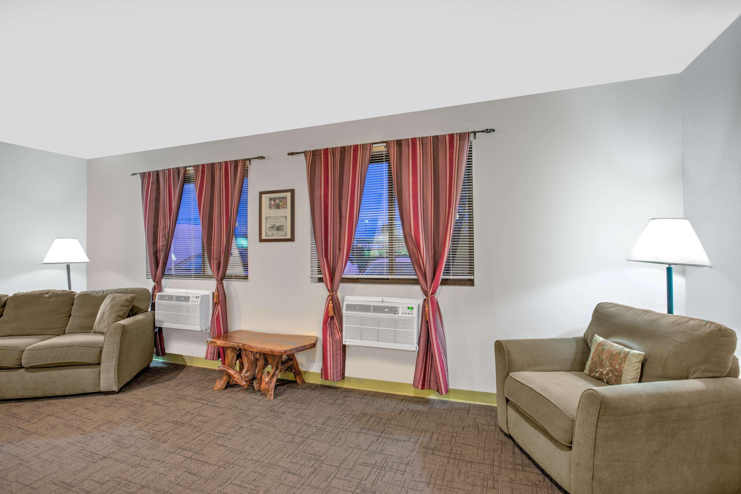 Super 8 By Wyndham Ticonderoga