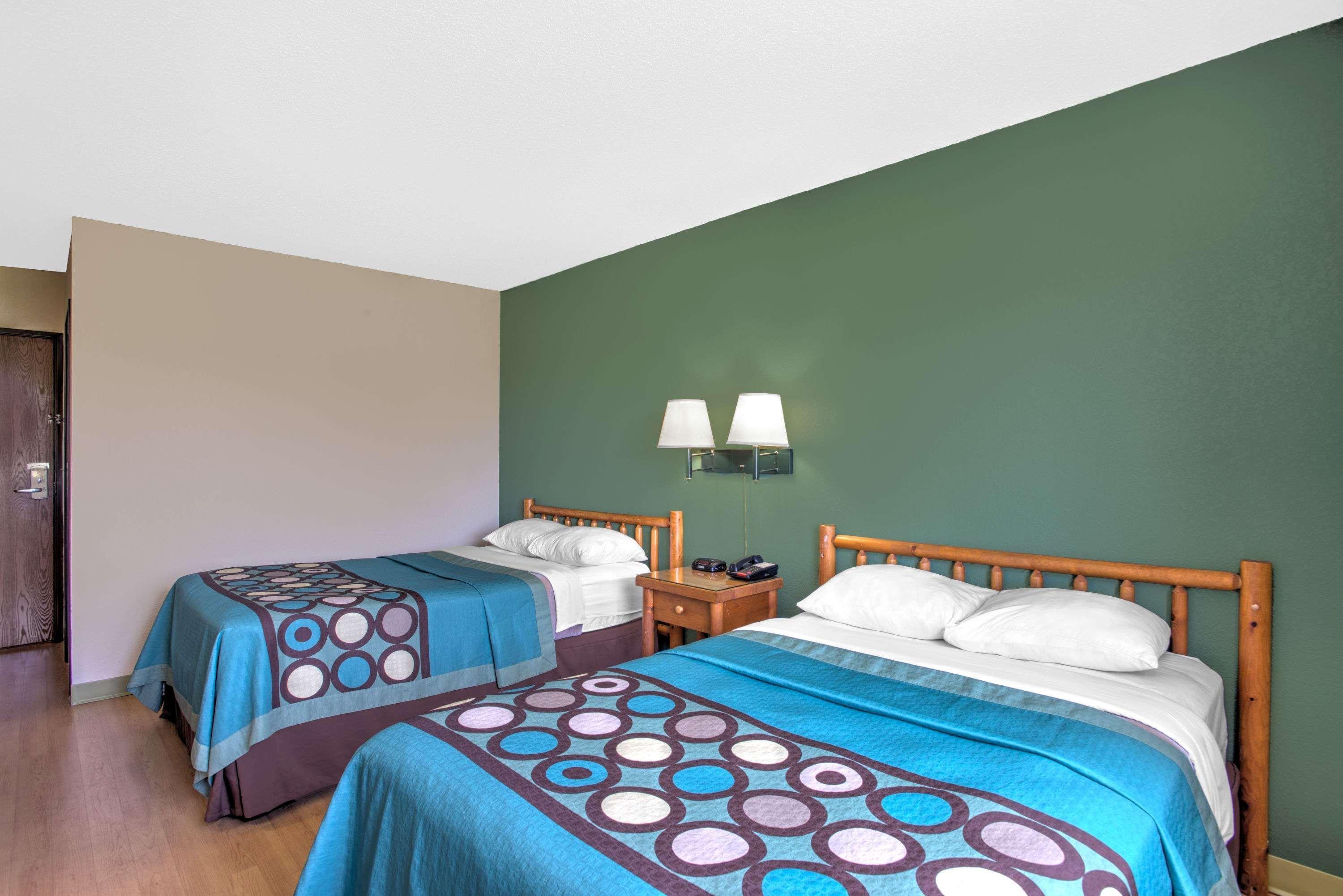 Super 8 By Wyndham Hotel